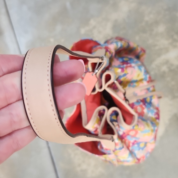 Coach Designer Floral Print Canvas Pink Colorful Drawstring handbag Purse - Picture 5 of 13
